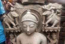 खुदाई के दौरान प्राप्त हुई महावीर भगवान की प्रतिमा